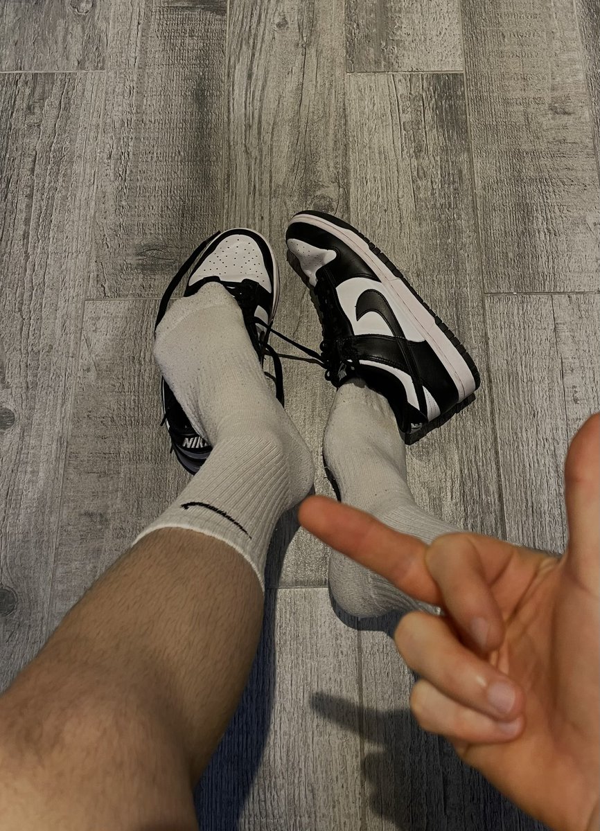 Stud_Perseus's tweet photo. Devi stare sotto i miei piedi troia! 🖕🏻💪🏻
#master #kiffeur #scally #dom 
#boymaster #cashmaster #findom #moneyslave #soldi #schiavi #feetworshi̇p #Feet #piedi #bdsm #tributeonly #domination #muscleworship #gaybdsm #feetdom #feetmaster #socks #underwear #nikesocks #nikedunk https://t.co/K67fJRFMDv