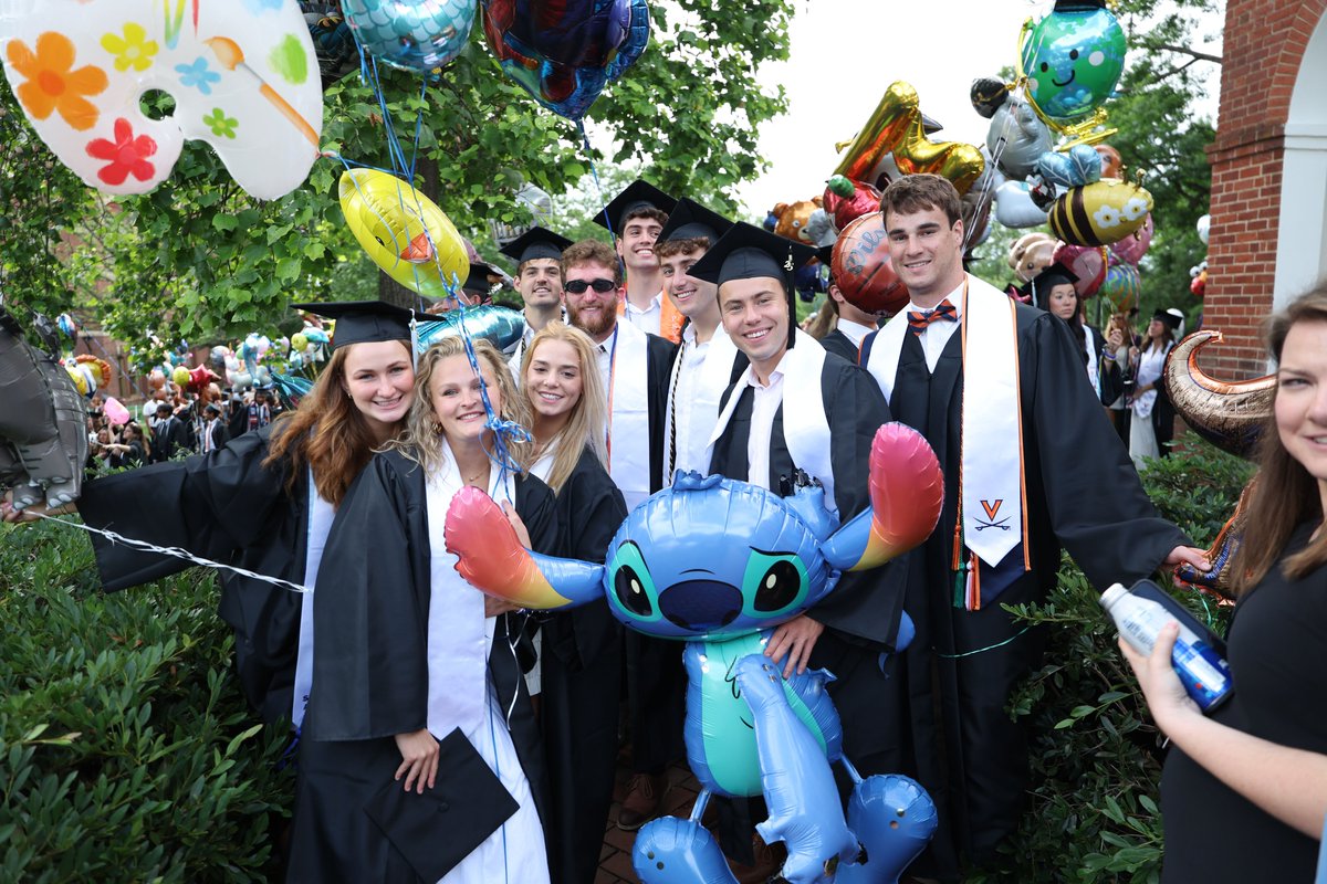 UVASwimDive's tweet photo. 𝐼 𝒽𝒶𝓋𝑒 𝓌𝑜𝓇𝓃 𝓉𝒽𝑒 𝒽𝑜𝓃𝑜𝓇𝓈 𝑜𝒻 𝐻𝑜𝓃𝑜𝓇
#UVAGrad25 🎓 #GoHoos https://t.co/kfVWkrA0gE
