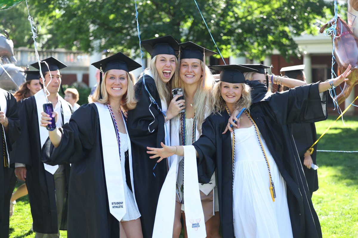 UVASwimDive's tweet photo. 𝐼 𝒽𝒶𝓋𝑒 𝓌𝑜𝓇𝓃 𝓉𝒽𝑒 𝒽𝑜𝓃𝑜𝓇𝓈 𝑜𝒻 𝐻𝑜𝓃𝑜𝓇
#UVAGrad25 🎓 #GoHoos https://t.co/kfVWkrA0gE