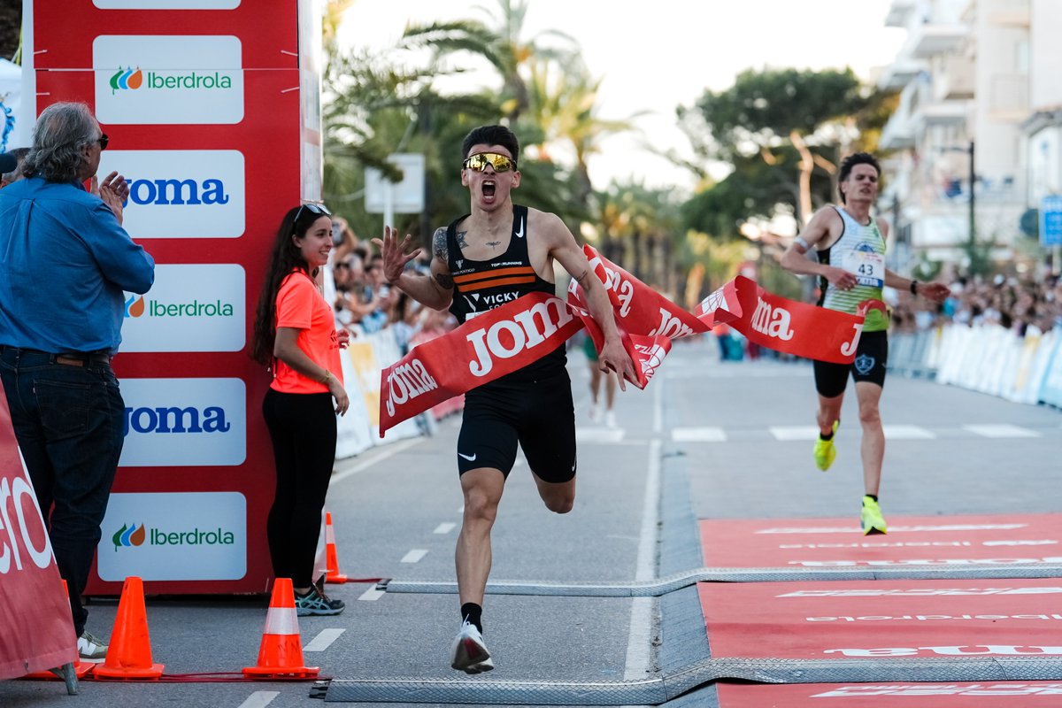 atletismoRFEA's tweet photo. Nuevo campeón de España en 5 km 🚹 #CEruta

El internacional Pablo Sánchez, el más rápido en los metros finales

🥇 Pablo Sánchez⏱️ 14:02
🥈 David de la Fuente⏱️ 14:03
🥉 Alejandro Onís⏱️ 14:07

📊 https://t.co/a0wbYz3FQq
📺 @LaLigaPlus https://t.co/Kebnb5bJLI