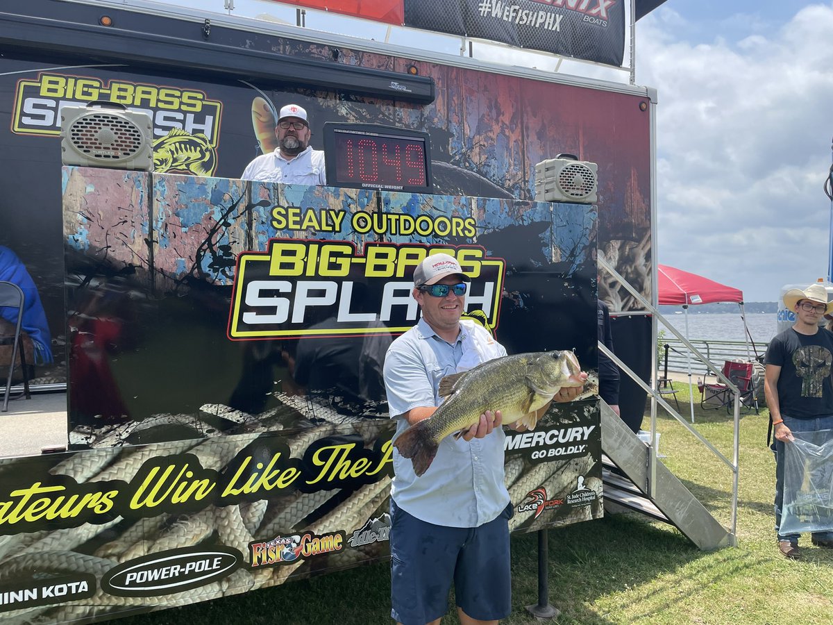 Kicks 105 tweet media