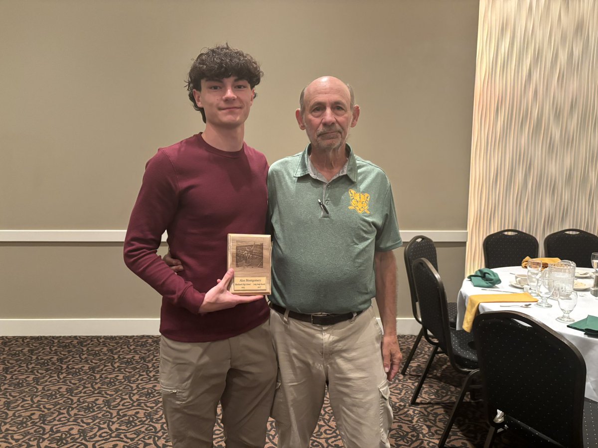 ajm0924's tweet photo. Team MVP and school long jump record in my first year of track! https://t.co/3eTOIzSBJH