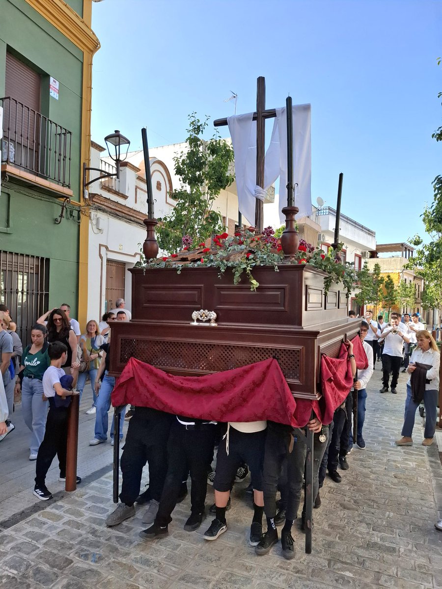 Juventud Santa Cruz (@gjstacruzcamas) on Twitter photo Tras pasar por nuestra <a href="/ParrqStaMGracia/">Parroquia Santa María de Gracia</a>, el paso de la Santa Cruz de Mayo ya emprende el camino de vuelta a la Calle Martín Ruiz
🏷️ #CruzdeMayoSC25 #CrucesDeMayoCamas25 #JuventuddeSantaCruz #TDSCofrade #VerdeyNegro
📷 Jorge González Tras pasar por nuestra <a href="/ParrqStaMGracia/">Parroquia Santa María de Gracia</a>, el paso de la Santa Cruz de Mayo ya emprende el camino de vuelta a la Calle Martín Ruiz
🏷️ #CruzdeMayoSC25 #CrucesDeMayoCamas25 #JuventuddeSantaCruz #TDSCofrade #VerdeyNegro
📷 Jorge González