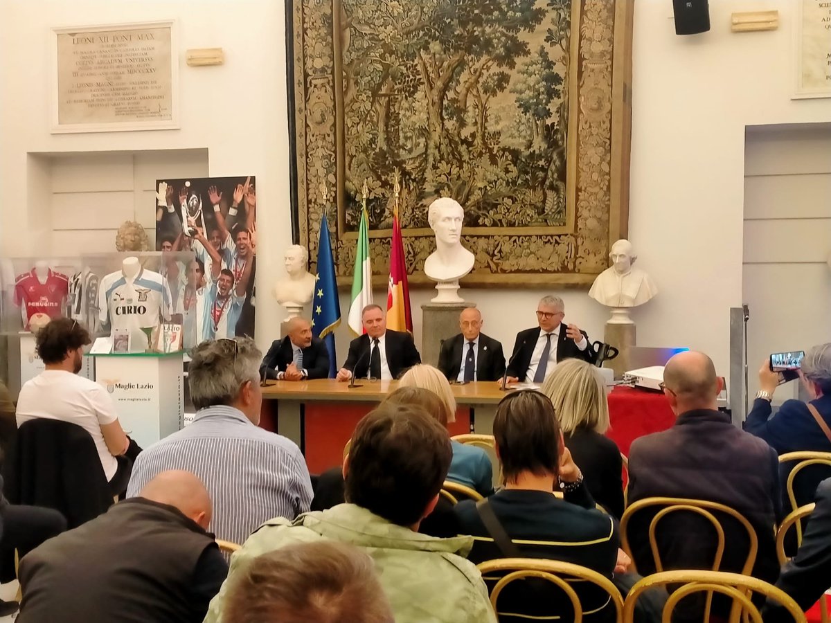 AlessandroCochi's tweet photo. #Mostra 125 #sslazio in #Protomoteca del #Campidoglio fino a domani. Oggi  con A. #Buccioni, L. #Aleandri, P. #Negro, A.Latttuille, P. #Trane, @PuliciGpulici  J. #Wilson e tanta storia #ssl1900 #calcio #serieA #sport #coni #Roma Regione #Lazio #ssl https://t.co/aXWE1JdOje