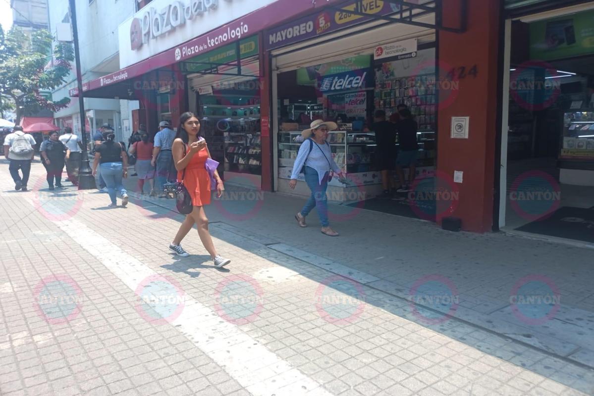 TabascoHOY's tweet photo. #ReporteTH🚨| Las calles del Centro de #Villahermosa se aprecian con poca afluencia de visitantes por las altas temperaturas que aquejan al estado.
https://t.co/AMFwXSeC18 https://t.co/Gt1Jva3oYY