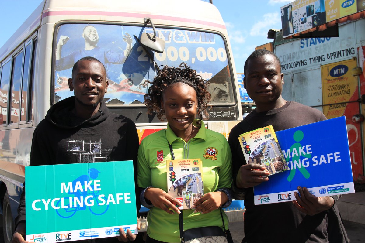Roadsafetyz's tweet photo. Continuing our #UNGRSW advocacy, we partnered with @AskRtsa at Mtendere Market, setting up an information desk to share safety tips and distribute reflectors to cyclists, promoting safer, more visible journeys. #MakeWalkingSafe #MakeCyclingSafe @RoadSafetyNGOs @TotalEnergies_F https://t.co/Vm3bROp8XH