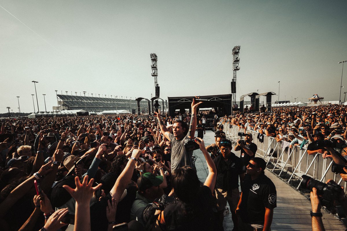 GavinRossdale's tweet image. Wanna thank everyone who came out on this leg of tour . We gave you everything we had and it felt like you gave it right back to us .
Here’s to more fun ahead .
With love and gratitude 🖤