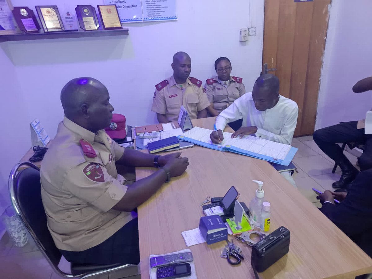 ng_asphi1's tweet photo. As part of our ongoing commitment to road safety and in commemoration of the 8th UN Global Road Safety Week, the ASPHI team visited the Dutse Alhaji Unit Commander of the Federal Road Safety Corps in Abuja yesterday, https://t.co/E5yOI86YI2