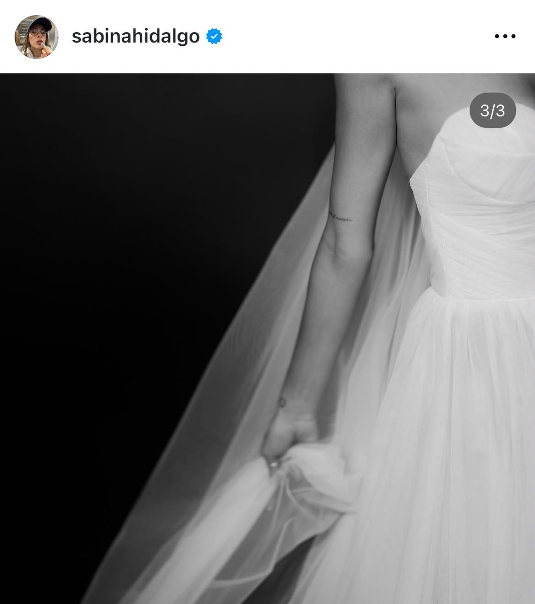 sabinarefuge's tweet photo. A SABINA VAI LANÇAR A MÚSICA DELA NO DIA 31/05 DATA DE UM ANO DO CASAMENTO
A FOTO QUE ELA COLOCOU NO CARROSSEL!!!!

ai pode passar o tempo que for mas eu gosto demais dessa menina nossa https://t.co/uxGGtoLI3h