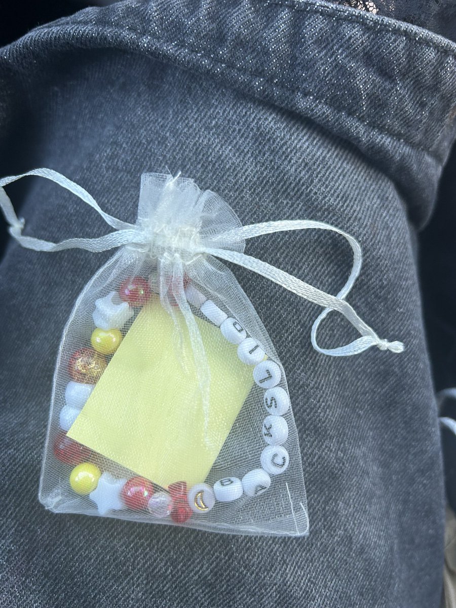heavydirtytoes's tweet photo. thank you to the gorgeous gorgeous girl that gave me this today at makers central nec just because i was wearing tøp merch. oh how i love this fanbase 🥺🥺 https://t.co/YnnC4n3mi7