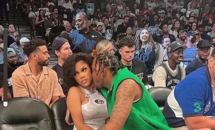UncleEarl___'s tweet photo. When you obsessed with her and she's missing her baby daddy https://t.co/L6UQx4NHAg