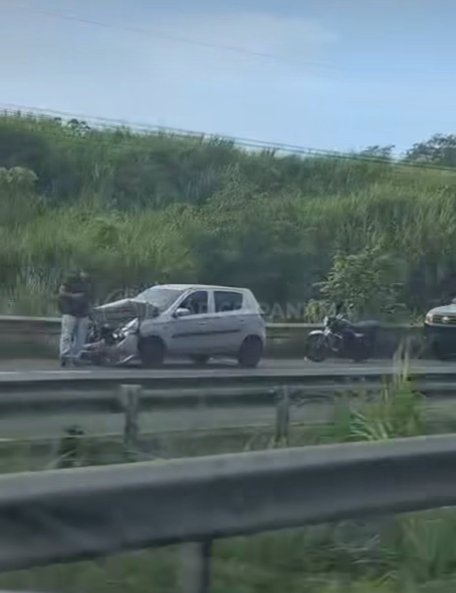 Arraijan Reporta (@arraijanreporta) on Twitter photo En el dia de hoy se han registrado 2 fuertes accidentes debido a la rajadura del pavimento en la via Centenario a la altura de Burunga en direccion hacia Panamá. La calle ha colapsado y esta ocacionando accidentes y trafico, se pide al <a href="/MOPPma/">Ministerio de Obras Públicas de Panamá</a> que haga la reparación URGENTE. En el dia de hoy se han registrado 2 fuertes accidentes debido a la rajadura del pavimento en la via Centenario a la altura de Burunga en direccion hacia Panamá. La calle ha colapsado y esta ocacionando accidentes y trafico, se pide al <a href="/MOPPma/">Ministerio de Obras Públicas de Panamá</a> que haga la reparación URGENTE.