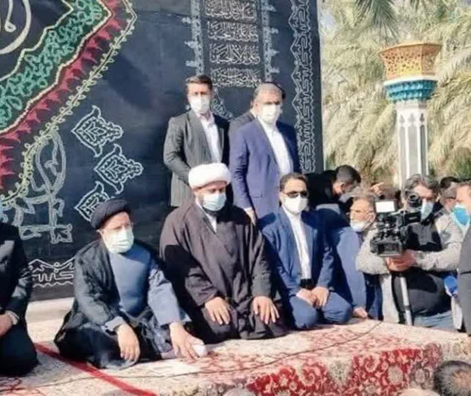 yamahde1401's tweet image. خیلی راحت میتونست بگه گرمم شده و برام یه سایهبان بذارید!
و منت سر مردم بذاره...
ولی متواضعتر از این حرفا بود...
#خادم_الرضا حواست بهمون باشه،
غمت داره برامون هر روز سنگین تر میشه😢