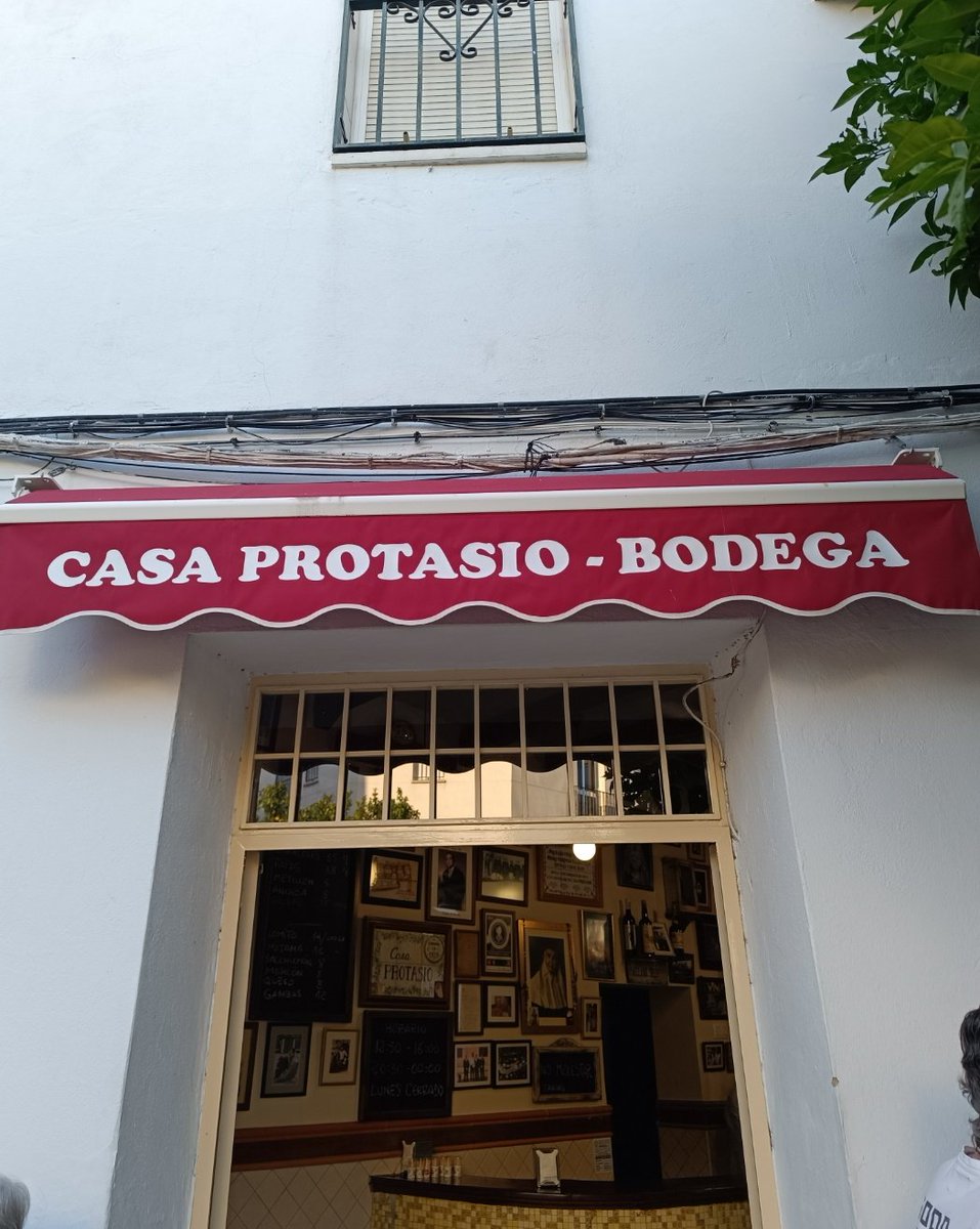 Cuando uno va a Ciudad Jardín uno ve la vida con aceite y sal 🫒🧂

🐌 Casa Protasio
📝 9,5/10
✅ Esto es otra película
❌ Por ponerle un pero, le faltaba un toque de calor.
🍻 Qué más da la cerveza...

#AgentesODCA
