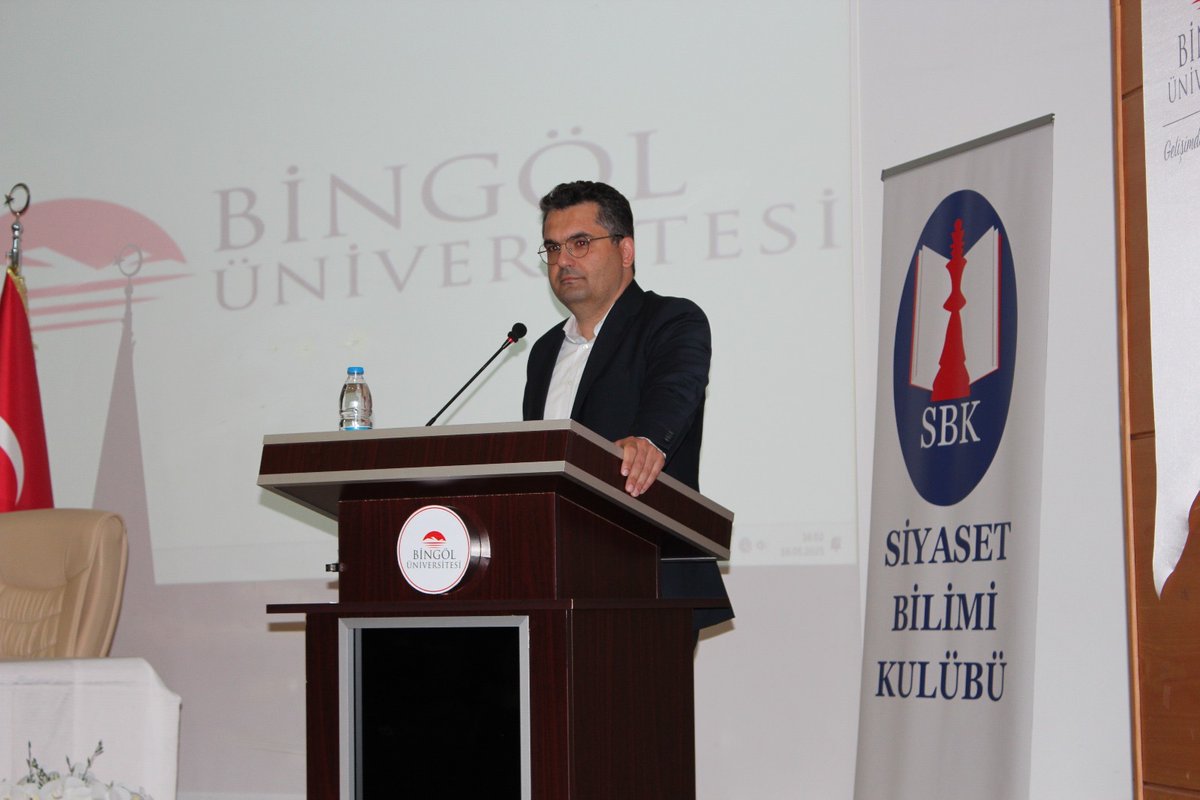 SiyasetBK's tweet photo. Siyaset Bilimi Kulübü olarak üniversitemizde Balıkesir Milletvekili Sn. Burak Dalgın’ı ağırladık. Kendisinin kariyer yolculuğundaki tecrübelerinden istifade ettik. Sn. Dalgın’a teşrifleri için bir kez daha teşekkür ederiz. https://t.co/A790GqTobR