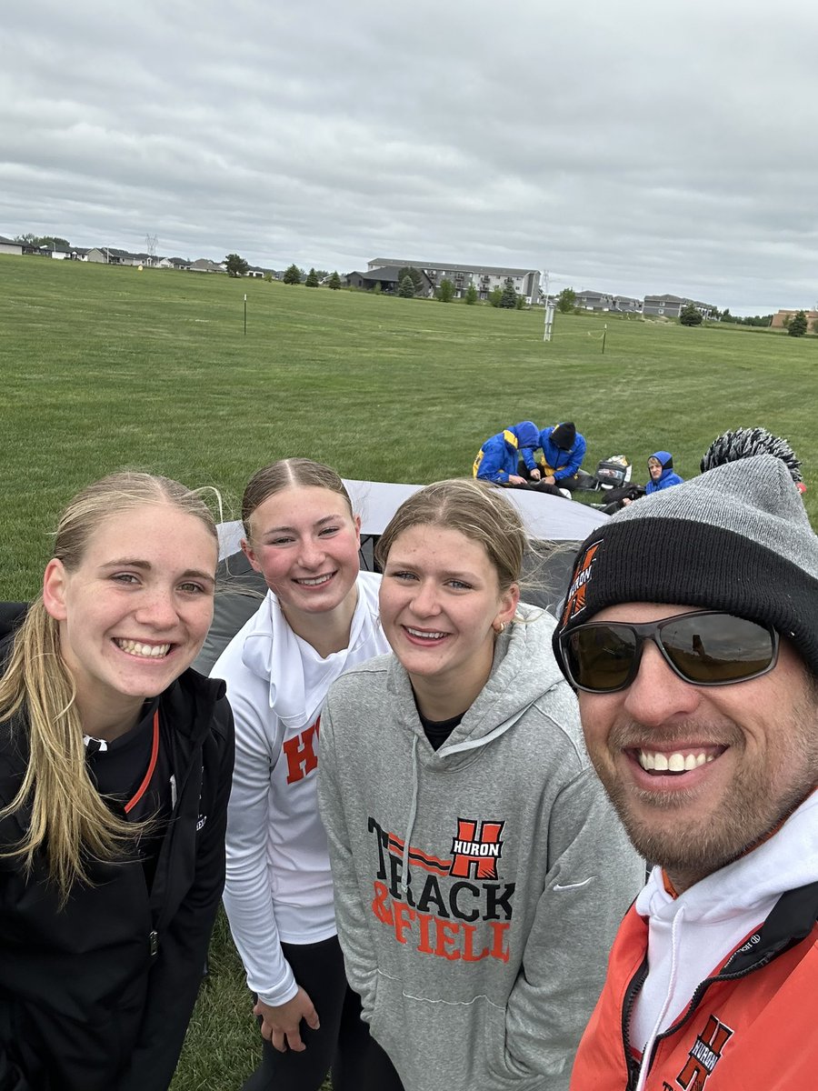 ShaneHartman7's tweet photo. ESDTrack, cold and windy but girls competed. 2nd, 3rd and 8th. Jav Pack! https://t.co/ab4ZfFjakn