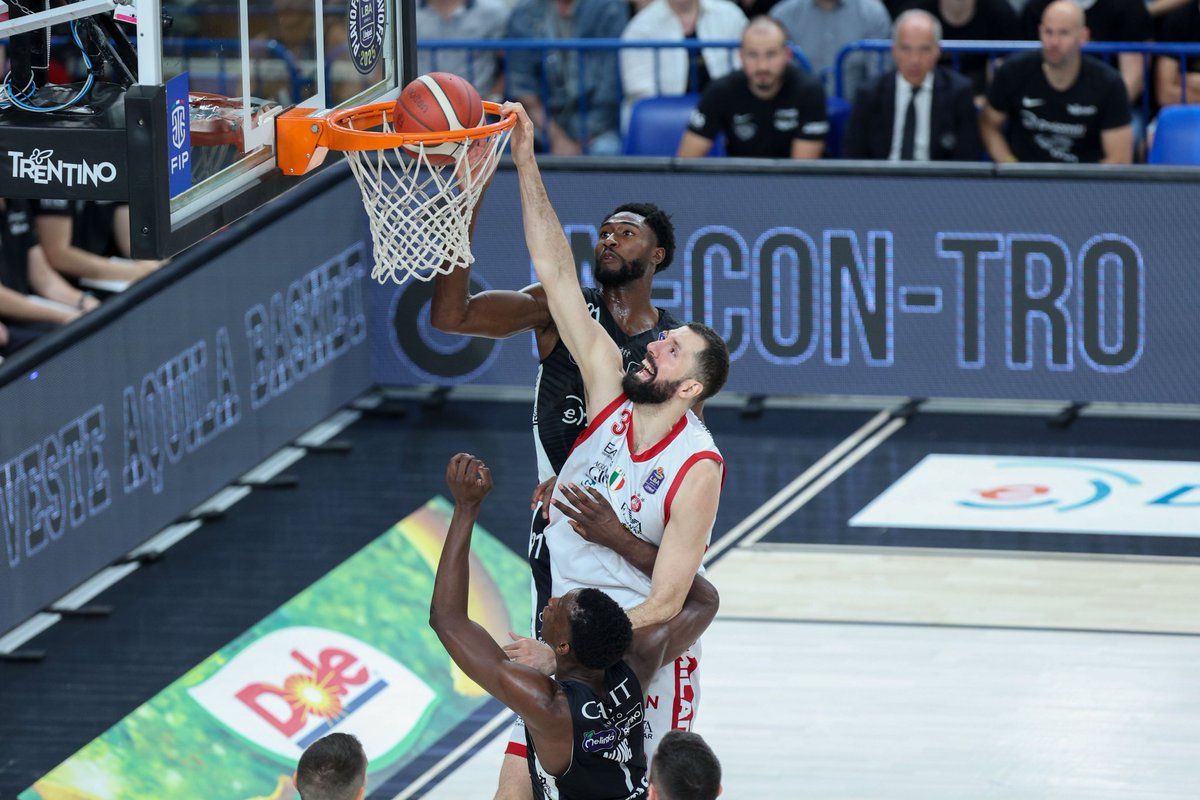 OlimpiaMI1936's tweet photo. 73-70 Olimpia 1 Trento 0
#insieme #ForzaOlimpia https://t.co/xsXA30rCB7