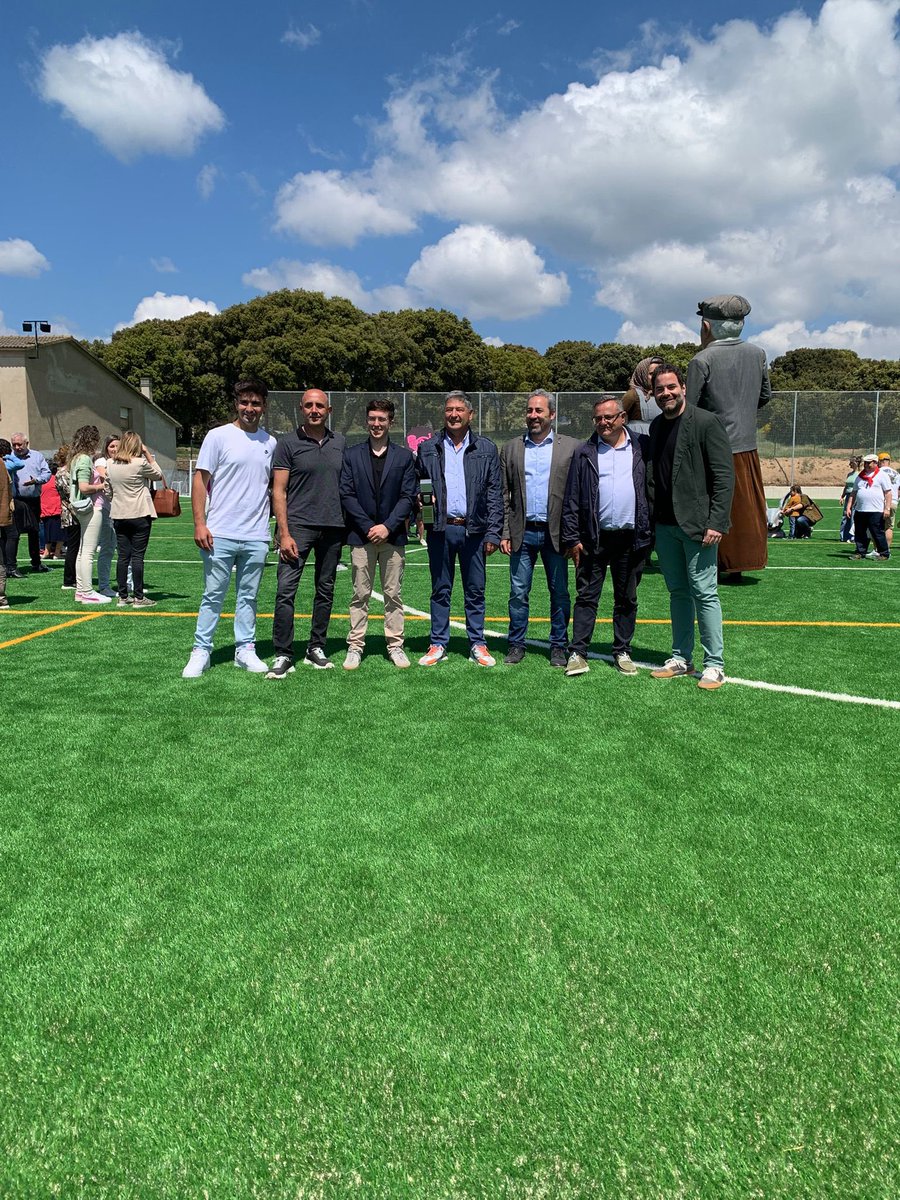 ramonbacardit's tweet image. @FCMontmajor estrena avui camp de gespa. És un honor formar part de l’equip que ho ha fet possible. L’alcalde i el seu equip els primers de tot. I ara que vinguin les victòries.