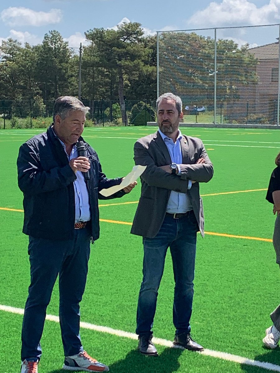 ramonbacardit's tweet image. @FCMontmajor estrena avui camp de gespa. És un honor formar part de l’equip que ho ha fet possible. L’alcalde i el seu equip els primers de tot. I ara que vinguin les victòries.