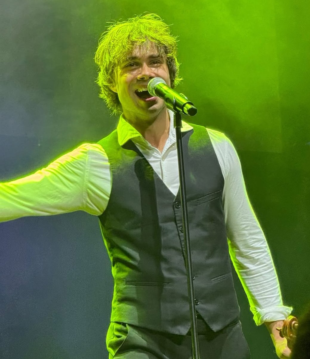 molikaninevi's tweet photo. bu adama aşığım
 #AlexanderRybak https://t.co/KUmyXhWxEX