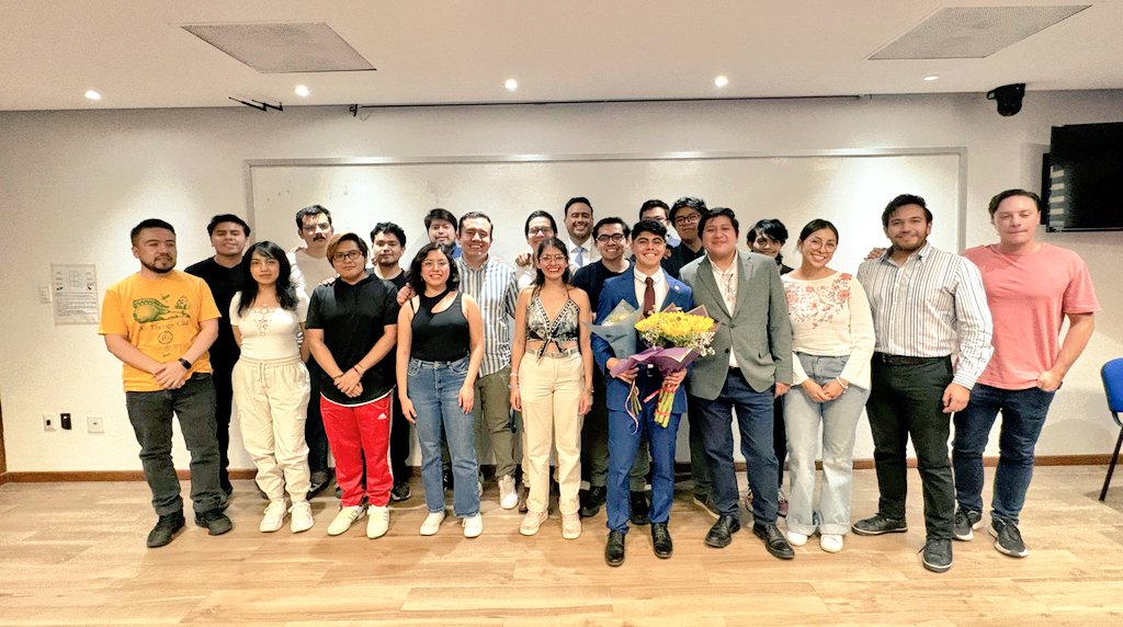 Yesterday, our group celebrated big time along <a href="/JesusGiova98255/">Jesus G</a>!! He got his BSc in Chemistry studying the mobility of water within a MOF with the guidance of <a href="/ErickRSantiago/">Erick Santiago</a> Congratulations, what a beautiful work 🇲🇽🎉‼️