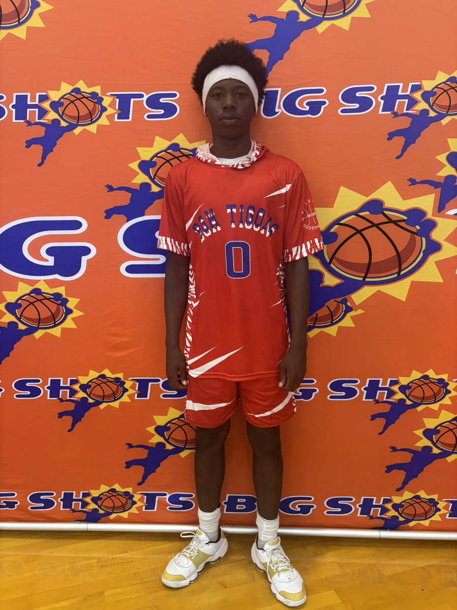 BigShotsGameMVP's tweet photo. 16U
#BIGSHOTS #CarolinaOpen 

BGH TIGONS HERITAGE (FL)- 53
#0 Chino Smith-15

The Rock Jax-51
#23 Jordan Edwards-22 https://t.co/MGgIPfMMkL
