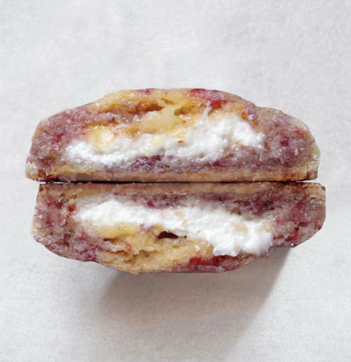 loverofbreads's tweet photo. made some strawberry-swirled sugar cookies stuffed with a vanilla cheesecake filling 🍓 https://t.co/pxzl1kBtOP