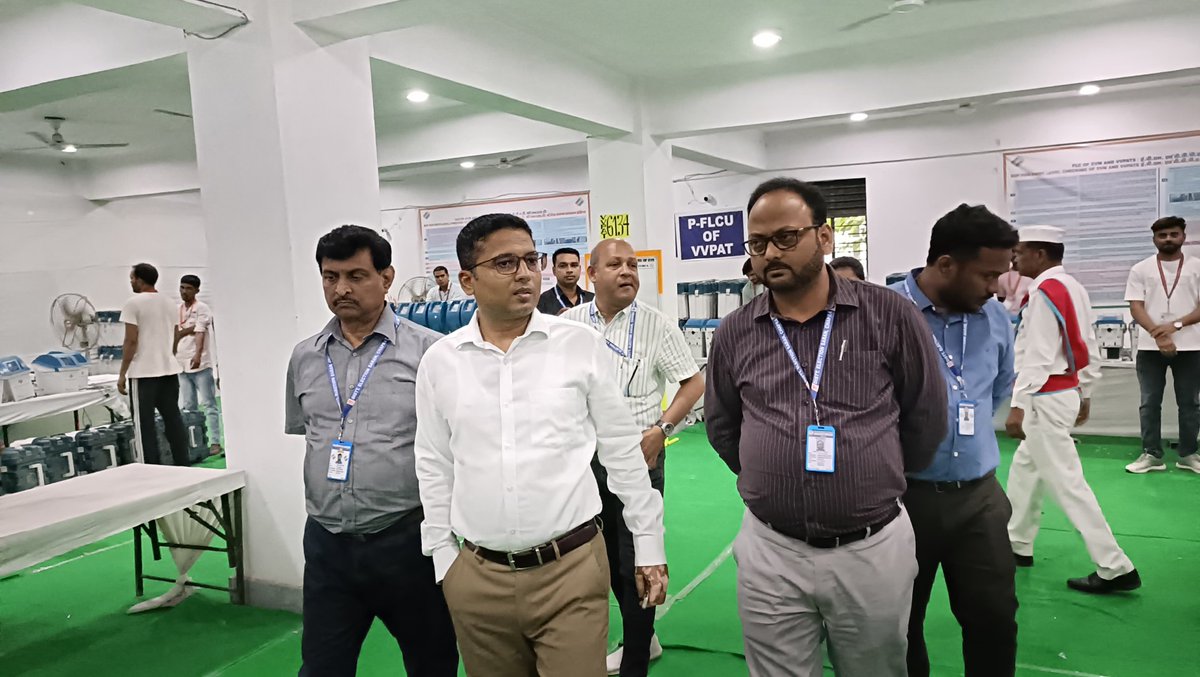 Saran_dm's tweet photo. #election2025 #EVMs #firstlevelcheck #inspection #DM #saran #chapra @CEOBihar @IPRDBihar
जिला निर्वाचन पदाधिकारी सह जिला पदाधिकारी श्री अमन समीर द्वारा आज दिनांक 17.05.2025 को आसन्न विधानसभा आम चुनाव के परिप्रेक्ष्य में वर्तमान में वेयरहाउस गोदाम में चल रहे इवीएम की प्रथम स्तरीय जांच (एफएलसी) कार्य  का निरीक्षण किया गया तथा संबंधित तकनीकी पदाधिकारियों को आवश्यक निदेश दिया गया।