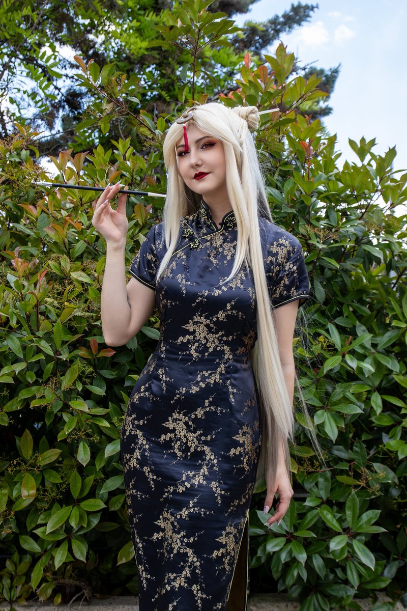 Sannyrosequartz's tweet image. Zamiast inwestować w canon cosplay, kupiłam sukienkę na Vinted za 6 euro i była to jedna z moich lepszych decyzji