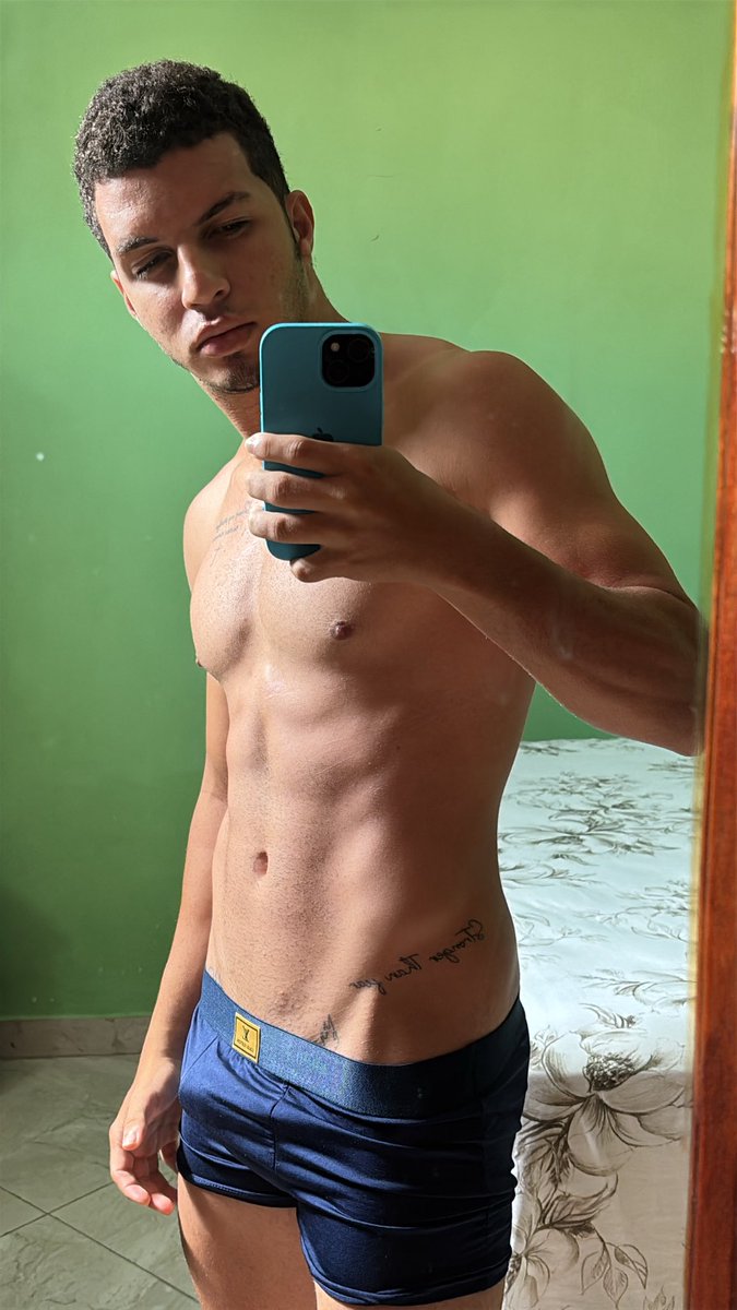 joao_henriquejm's tweet photo. oi amigos!
#boy #viralpost #flyyyyy https://t.co/D5qXNoM3Mw