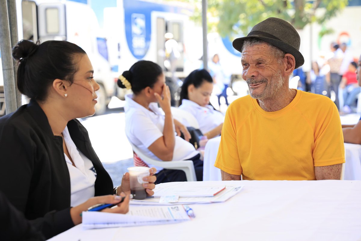 SNSRDO's tweet photo. 📍¡#Chequeate Bohechío!
🩺Este fin de semana las unidades móviles del SNS se desplazan a Bohechío ofreciendo servicios médicos al alcance de nuestra gente. https://t.co/IZejky6w7B