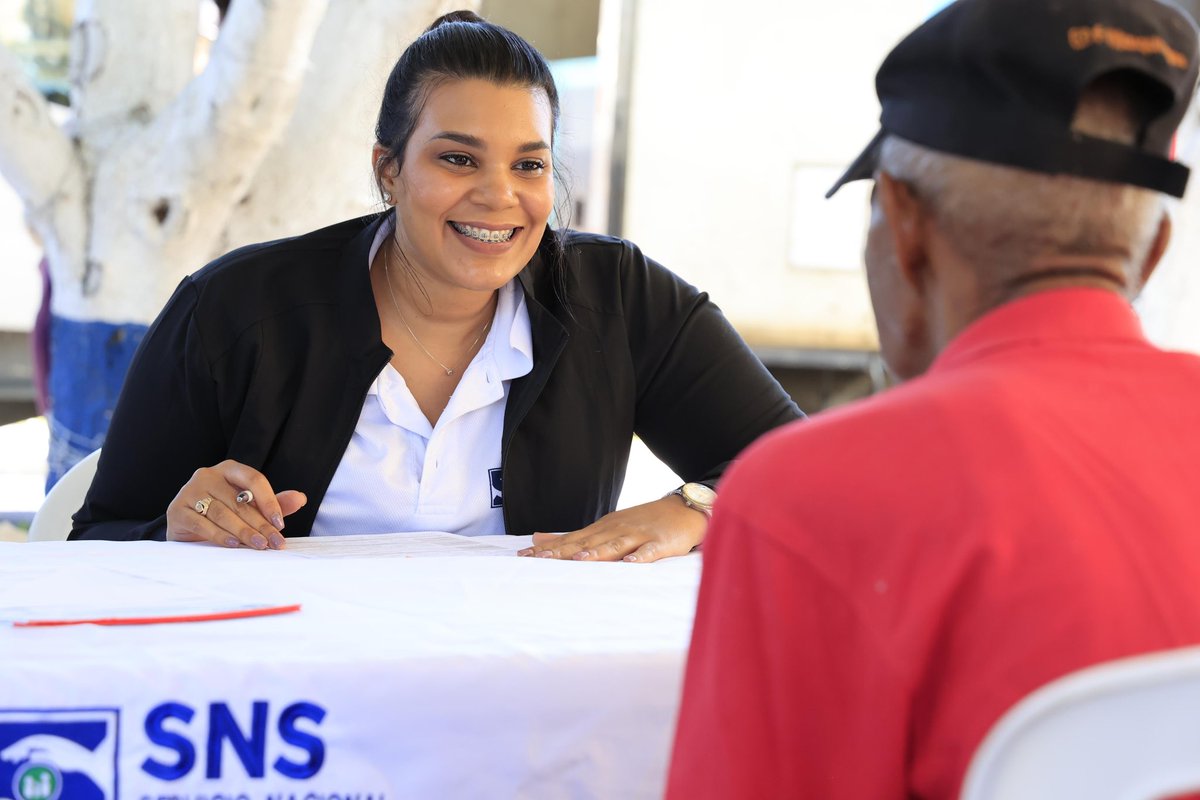 SNSRDO's tweet photo. 📍¡#Chequeate Bohechío!
🩺Este fin de semana las unidades móviles del SNS se desplazan a Bohechío ofreciendo servicios médicos al alcance de nuestra gente. https://t.co/IZejky6w7B