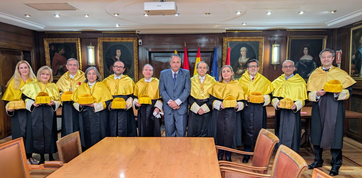 Enhorabuena a los nuevos Médicos formados en la <a href="/ucc_complutense/">Unidad de Cultura Científica UCM</a> <a href="/FMedicinaUniCM/">Facultad de Medicina UCM</a> #somosclinico 
Es un orgullo haber sido vuestro profesor