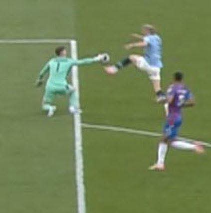 I will always defend GKs because they are misunderstood often but I dont get this 🤷