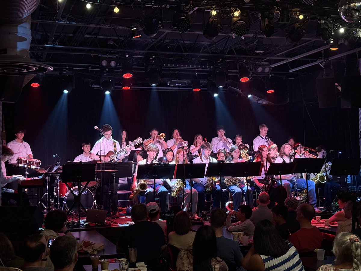 Congratulations to the Longfellow Lab Band, McLean Jazz Workshop, and McLean Jazz Ensemble for outstanding performances today at Jammin’ Java! What a great way to end the year.