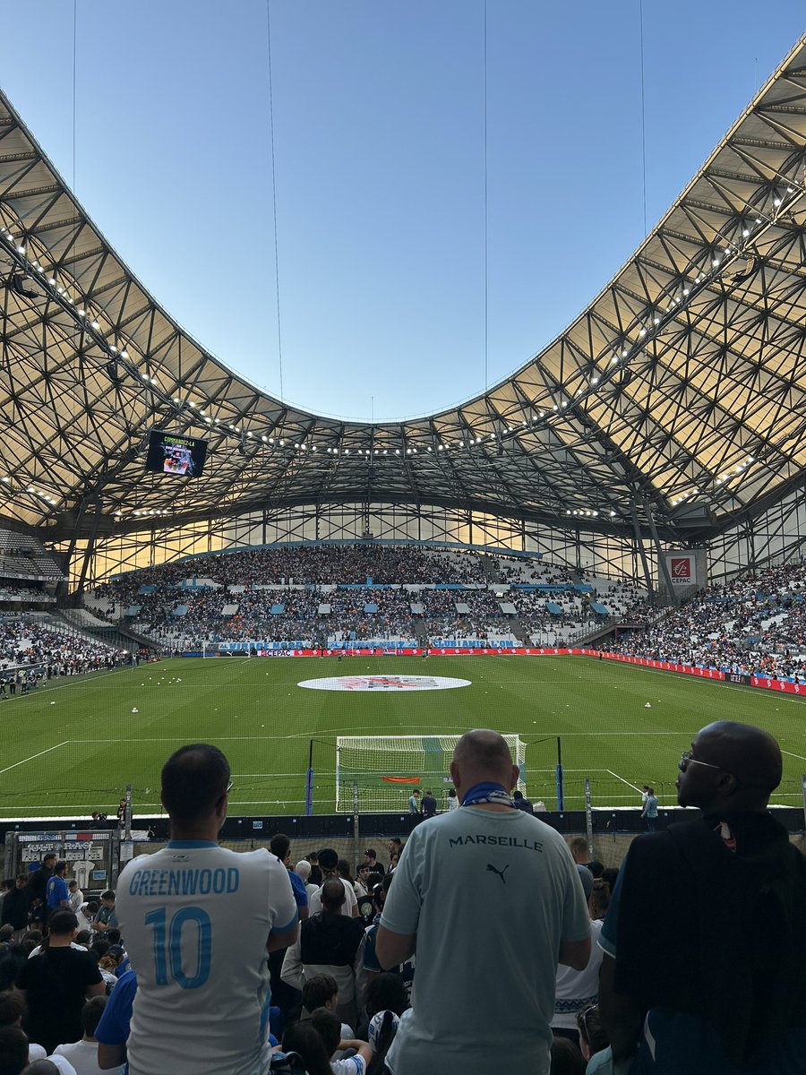valerie_veryval's tweet photo. En place pour la der #OMSDR https://t.co/dFwGk8tfrS
