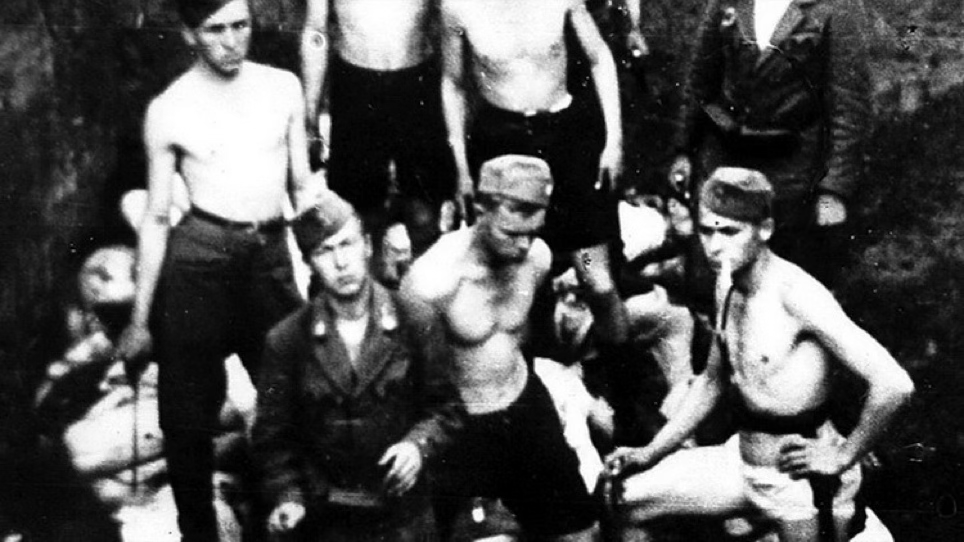 ANPIRomaPosti's tweet photo. Il #logor di #Jadovno fu il primo campo di sterminio #Ustascia sorto in #Croazia.Aperto il #22maggio 1941, vi morirono in soli 3 mesi di "attività", secondo fonti recenti, circa 68.000 persone. La maggior parte massacrate e poi gettate nelle #foibe di #Saranova e di #GrginBrijeg. https://t.co/wP08wifWeE