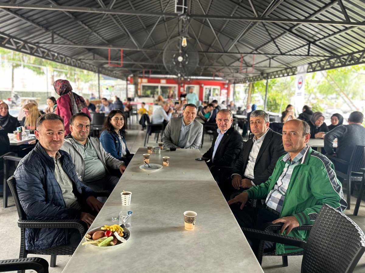 DevrekEbs's tweet photo. EĞİTİM-BİR-SEN ÜYELERİ KAHVALTI PROGRAMINDA BULUŞTU https://t.co/mLM5DwMlok