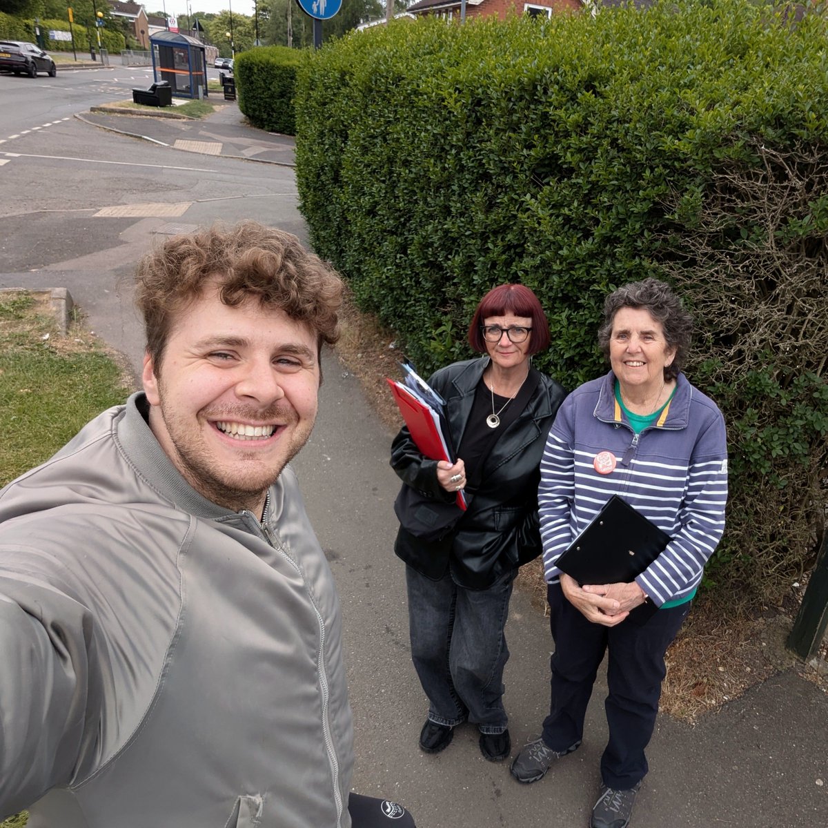 Great morning out on Allens Croft Road, speaking to residents about their issues and how we can help 🌹