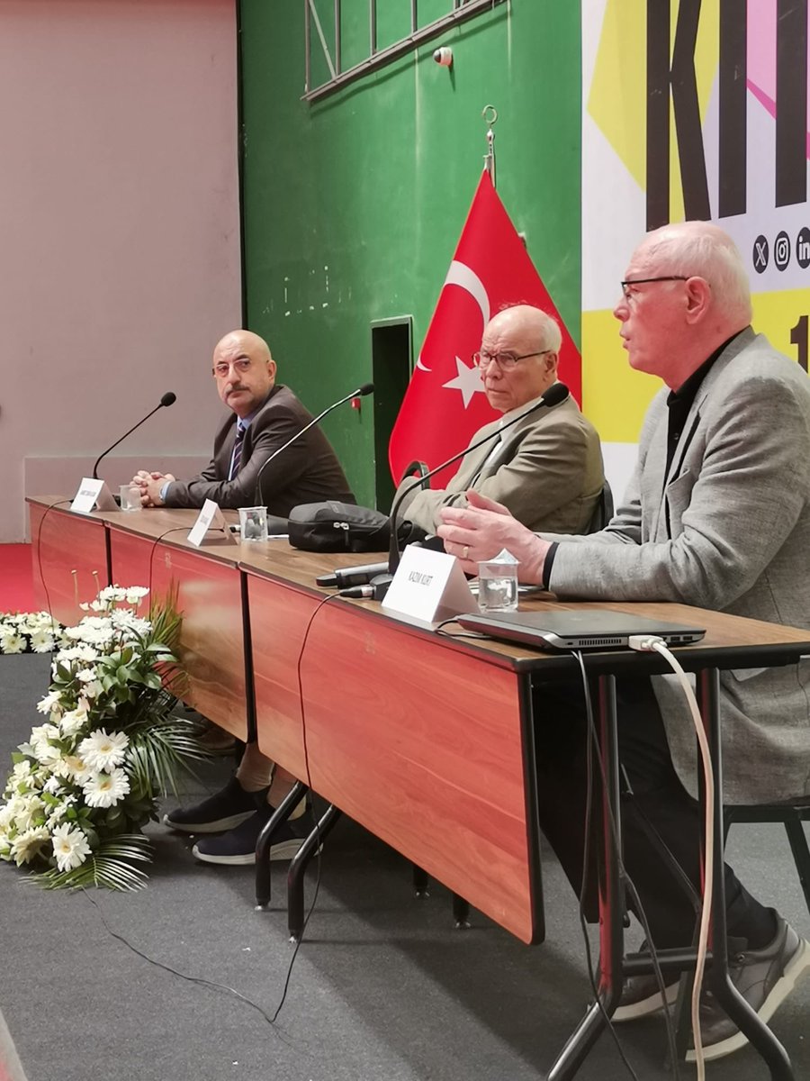 TÜYAP Eskişehir Kitap Fuarı’ndaki etkinliğimiz, Odunpazarı Belediye Başkanı Kazım Kurt ve SODEV Onursal Başkanı Ercan Karakaş’ın katılımıyla, SODEV Başkan Vekili Ahmet Emin Avşar’ın moderatörlüğünde gerçekleştirildi.