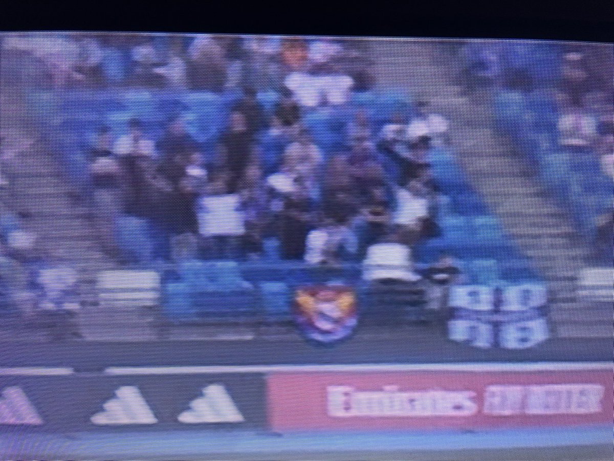 Honor a los que estáis en el Di Stéfano de pie animando a los chavales!!! Solo se os escucha a vosotros!!

En algún plano creo que he visto la seguridad dirigida por el club tocando los huevos a los que animáis…puede ser?