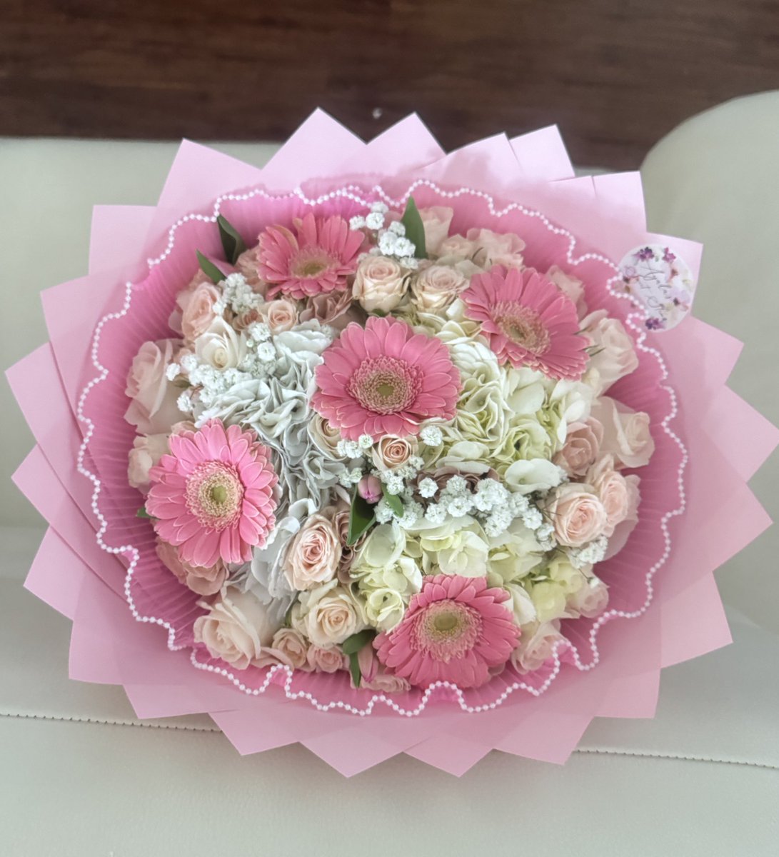 ayalassweetstem's tweet photo. In a world full of ramo buchones , I’ll always be >>> 🩷🌸💐🌷 https://t.co/liTphfigVE