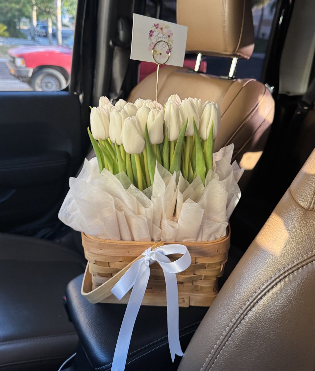 ayalassweetstem's tweet photo. In a world full of ramo buchones , I’ll always be >>> 🩷🌸💐🌷 https://t.co/liTphfigVE