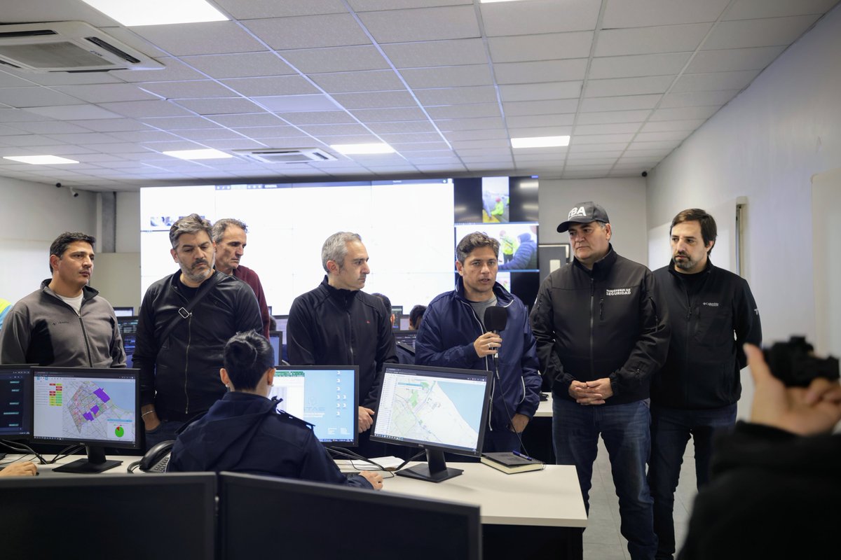 La Provincia de Buenos Aires está trabajando para dar las respuestas necesarias frente a este evento climático absolutamente extraordinario.

Todos los ministros de las áreas involucradas se encuentran en el territorio articulando la asistencia con los intendentes y también