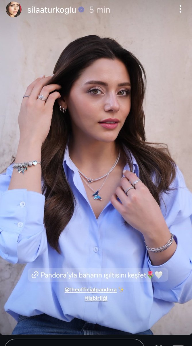 Meninas vamos todas no instagram da sila dar like e um comentário 

#SılaTürkoğlu SılaTürkoğlu 
#Pandora #BeLove