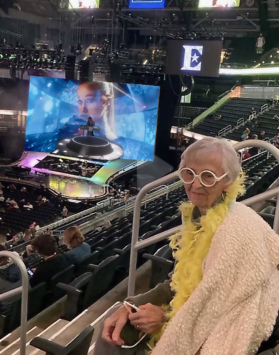 luvmoonv's tweet photo. me at the brighter days ahead world tour https://t.co/To0oLaFfpC