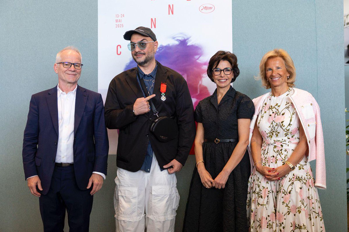 datirachida's tweet photo. Ici à Cannes, j’ai eu l’honneur de remettre la Légion d’honneur à Kirill Serebrennikov. Artiste libre, metteur en scène visionnaire qui ne cesse de défendre l’art, la liberté, les droits humains.

Du Centre Gogol à Moscou aux scènes d’Avignon en passant par l’Opéra Bastille, il bâtit des ponts entre les cultures. À travers Leto, Le Disciple ou Limonov, en exil, il continue de raconter la Russie.

 Cher Kirill, votre œuvre est un acte de résistance pour la fraternité entre les peuples. La France est fière de vous reconnaître comme l’un de ses artistes.