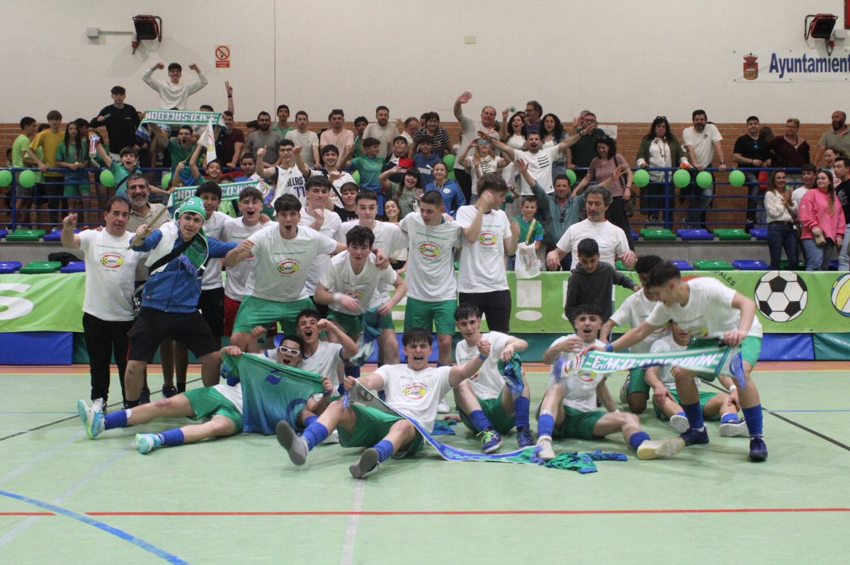 SacedonFs's tweet photo. 📢⚽ JUVENIL SACEDÓN. SOMOS DE DIVISIÓN DE HONOR
EMDSACEDÓN 1️⃣🆚 1️⃣ C.REAL
⚽ Carlos
Empate, Campeonato y ascenso a DIVISIÓN DE HONOR
Impresionante temporada de los chicos de Sacedón que culminan con un empate en casa que les da el ascenso y el campeonato de Castilla la Mancha. https://t.co/lBZRMmCJnK