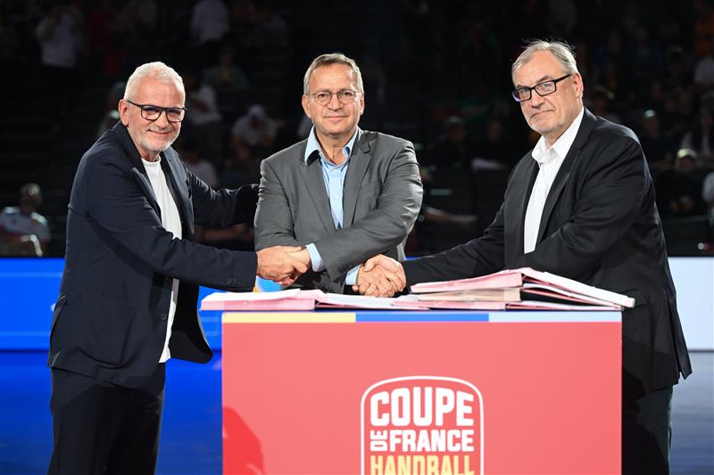 FFHandball (@ffhandball) on Twitter photo Signature du partenariat entre la FFHandball et la région <a href="/iledefrance/">Région Île-de-France</a> pour l’Olympiade 2025-2028, en présence de :
➡️ <a href="/BanaPhilippe/">Philippe BANA</a> , Président de la FFHandball
➡️ <a href="/karampatrick/">Patrick Karam</a> , Vice-président de la Région Île-de-France chargé des Sports
➡️Philippe Pudelko, Président de la Signature du partenariat entre la FFHandball et la région <a href="/iledefrance/">Région Île-de-France</a> pour l’Olympiade 2025-2028, en présence de :
➡️ <a href="/BanaPhilippe/">Philippe BANA</a> , Président de la FFHandball
➡️ <a href="/karampatrick/">Patrick Karam</a> , Vice-président de la Région Île-de-France chargé des Sports
➡️Philippe Pudelko, Président de la