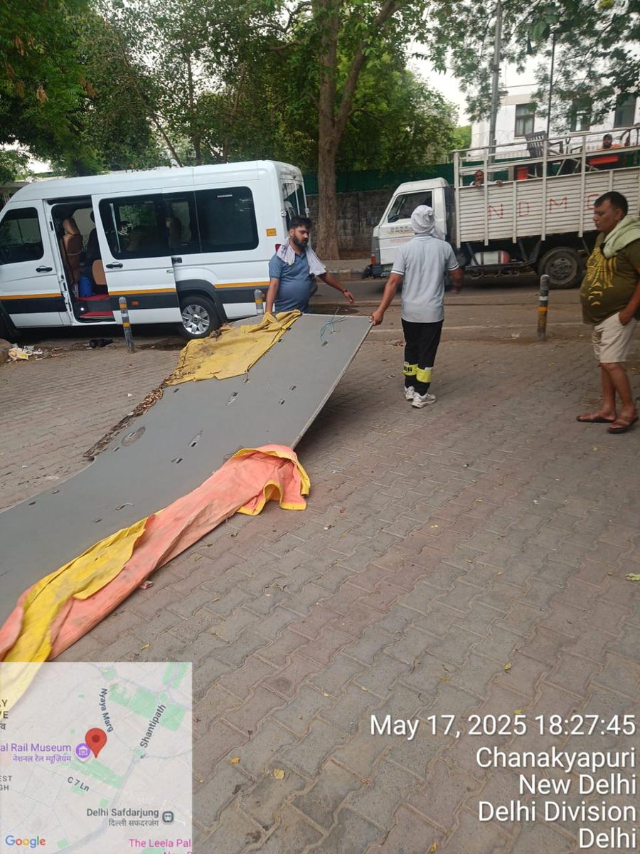 tweetndmc's tweet photo. 🚨 Encroachment-Free Delhi!
During a special drive, #NDMC successfully removed 2 unauthorized jhuggis near Railway Museum (Circle 12), reclaiming public space and ensuring urban order.
Clean. Clear. Committed.
#NDMCAction #EncroachmentRemoval 
 #DelhiDrive #PublicSpaceRestored https://t.co/I6PMJQU4ip